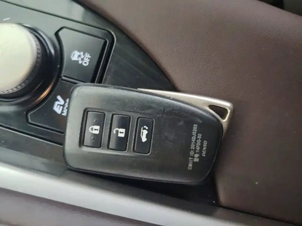 Фото 17 - Lexus RX