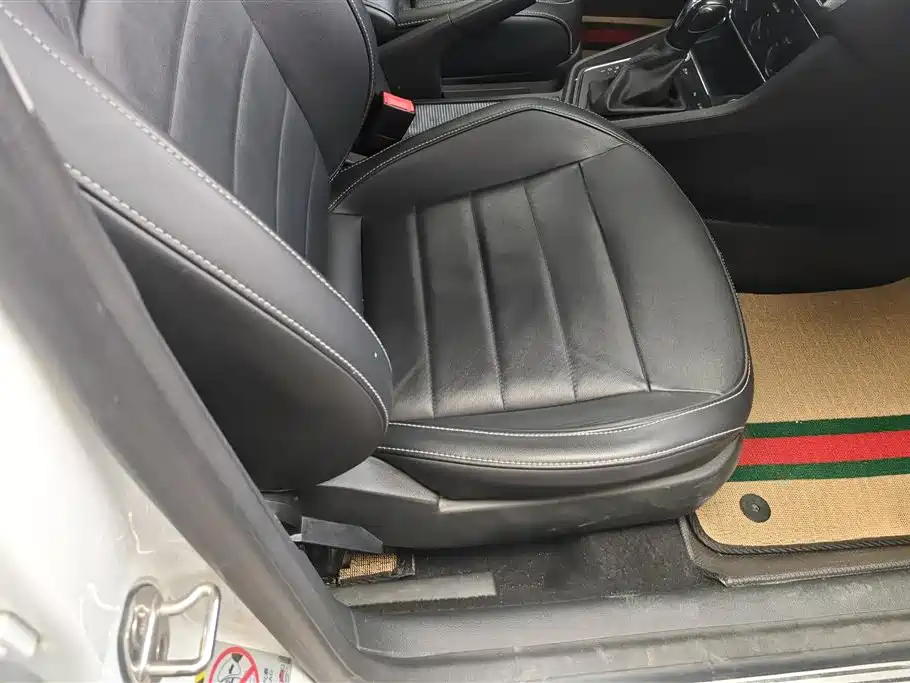 Volkswagen Lavida 2017 1.6L Automatic Comfort Edition фото 8