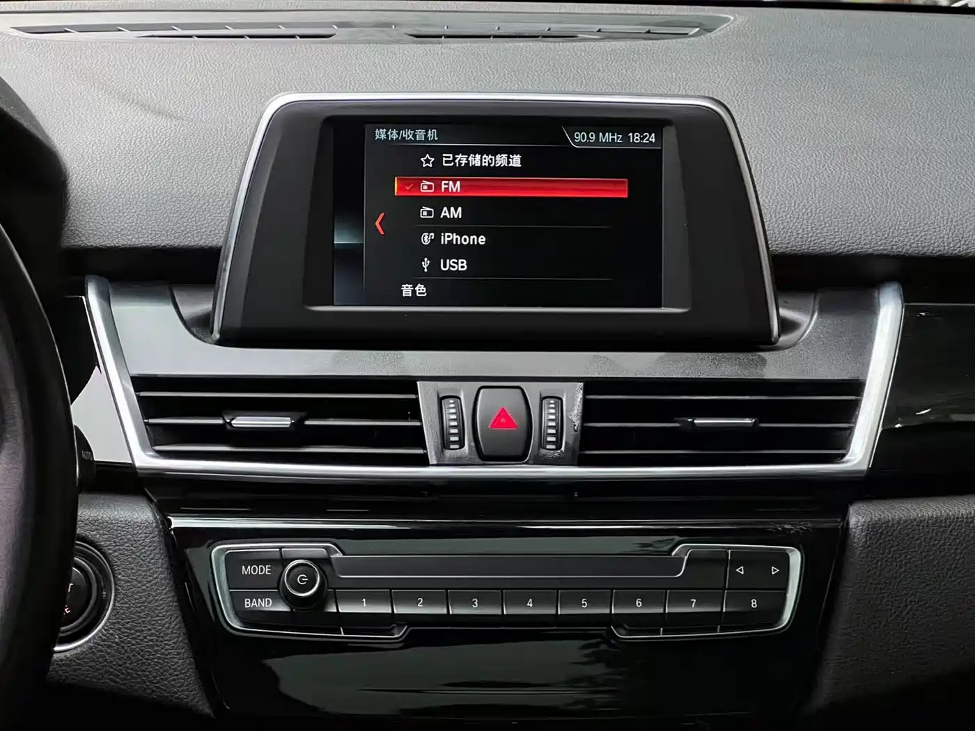 BMW 2 Series Touring 2018 218i Luxury Line фото 15