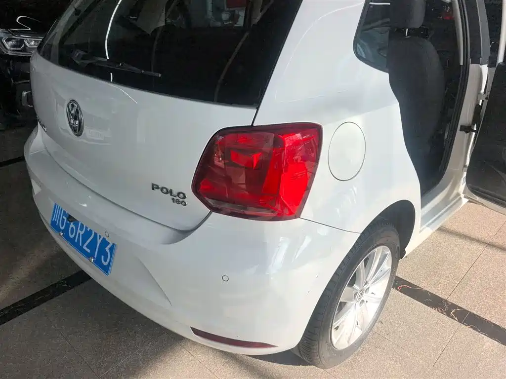 Volkswagen Polo 2014 1.6L Automatic Comfort Edition фото 8