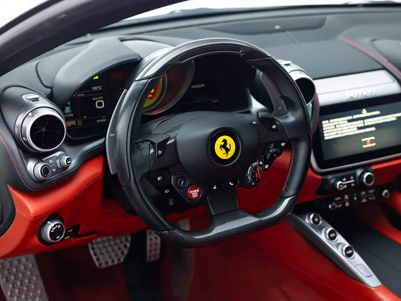 Ferrari GTC4Lusso 2017 3.9T V8 фото 9