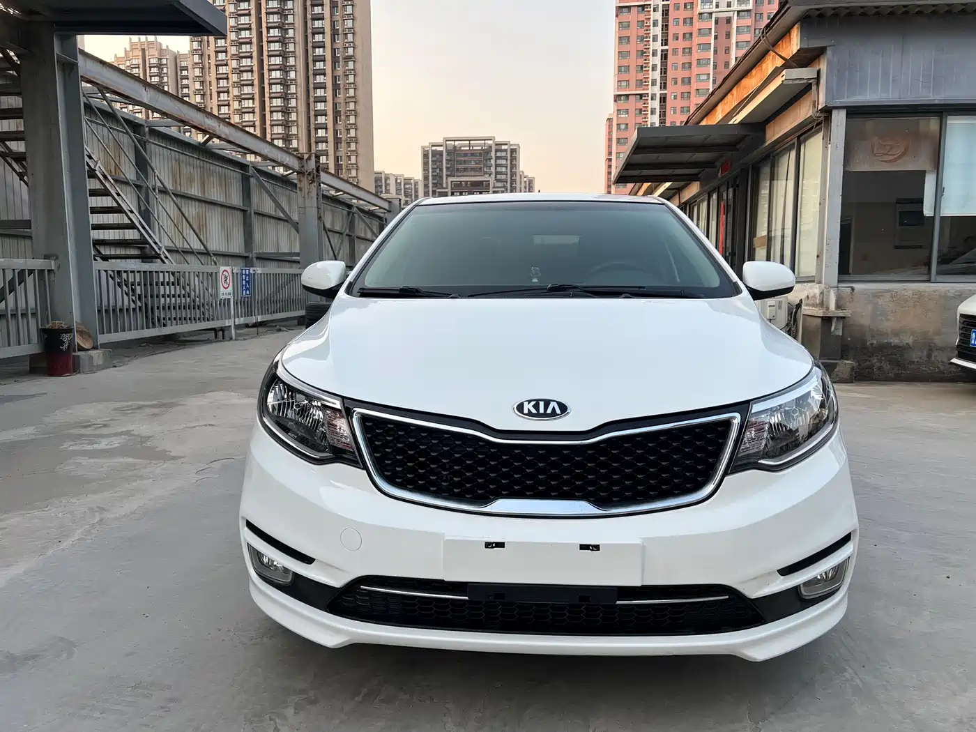 Kia K2 2015 Hatchback 1.4L AT GLS Cool Edition фото 2