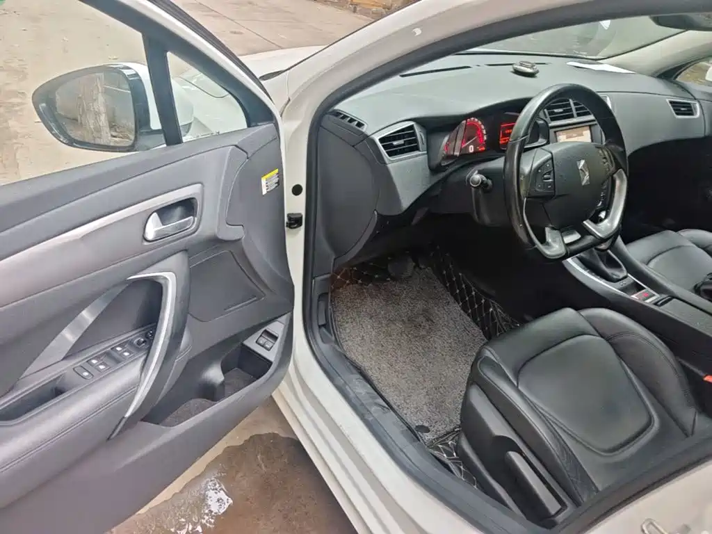 DS 5LS 2016 2015 1.6T Elegance THP160