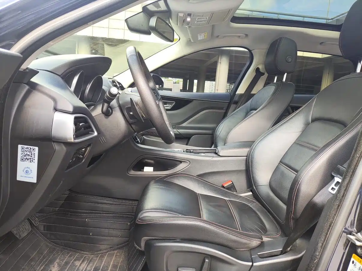 Фото 6 - Jaguar F-PACE