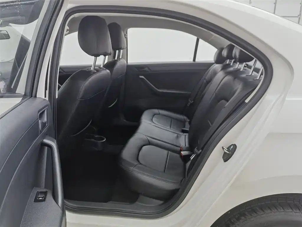 Volkswagen Jetta 2017 1.4L Manual Fashion фото 15