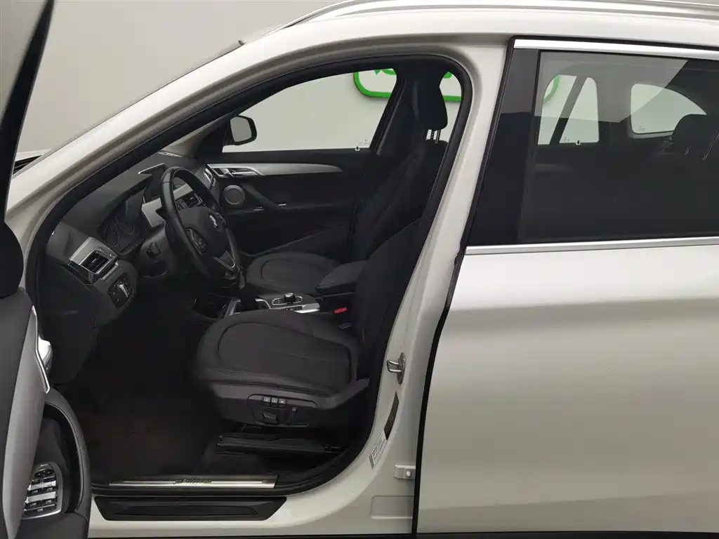 BMW X1 2018 sDrive20Li Leading Model фото 10