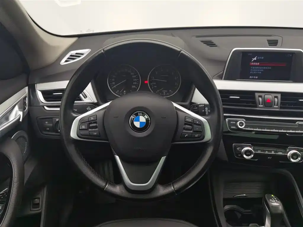 BMW X1 2018 sDrive20Li Leading Model фото 11