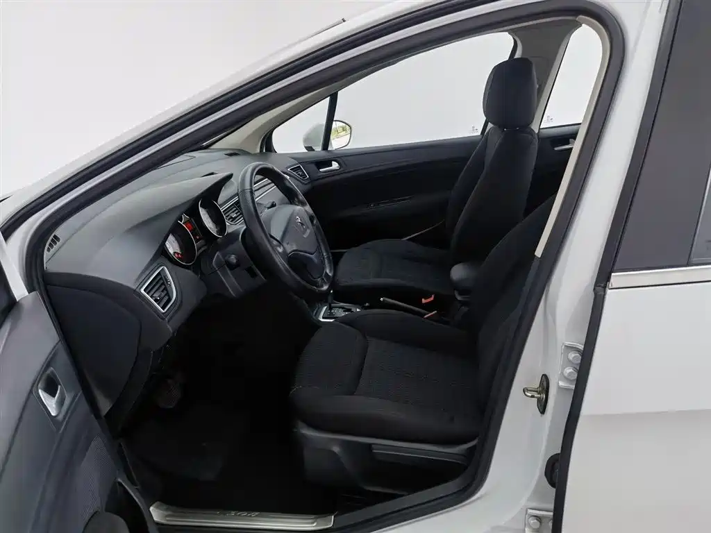 Peugeot 308 2013 Model 1.6L Automatic Superior Style фото 10