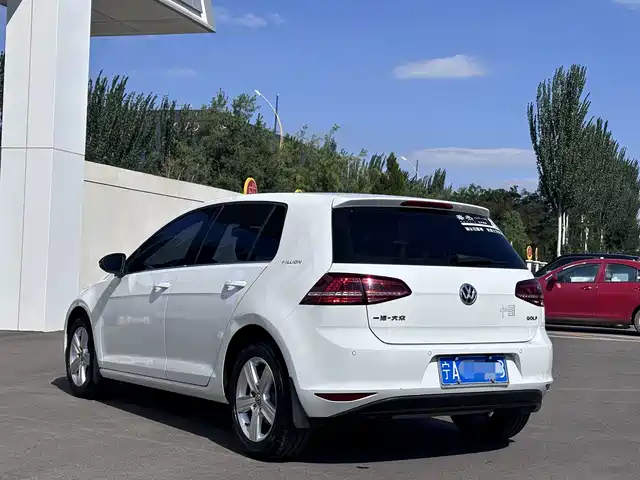 Volkswagen Golf 2017 1.6L Auto Comfort Millionth Edition — фото 4