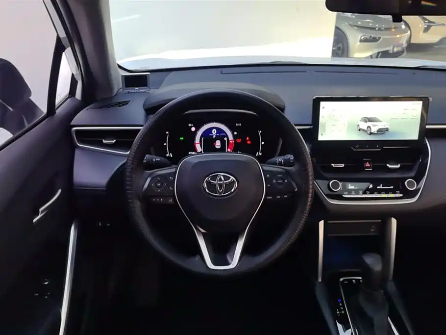 Toyota Frontlander 2023 2.0L CVT Luxury Edition фото 15