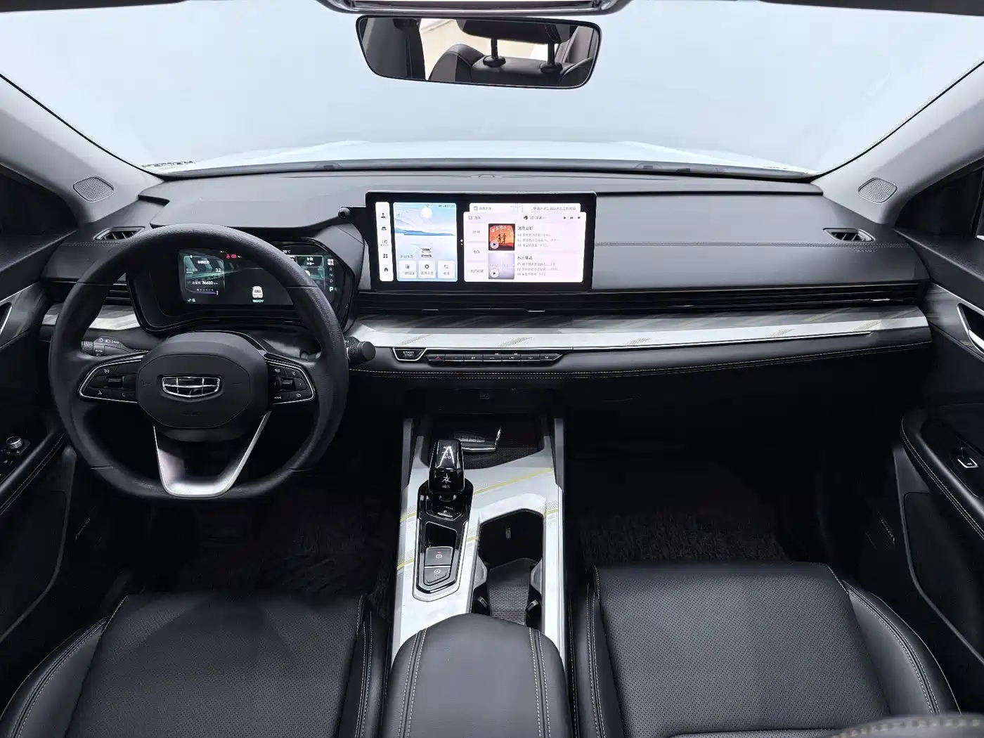 Geely Emgrand L HiP 2025 2024 Model Champion Edition 1.5TD-DHT Pro 100KM Surpassing Type