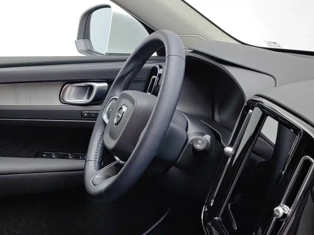 Volvo XC40 2025 2025 B4 AWD Smart Elite Luxury Edition