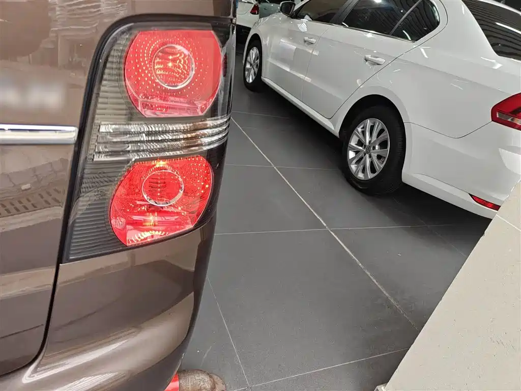 Volkswagen Touran 2013 1.4T DSG Comfort 5-seater фото 8