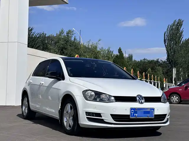 Volkswagen Golf 2017 1.6L Auto Comfort Millionth Edition — фото 3