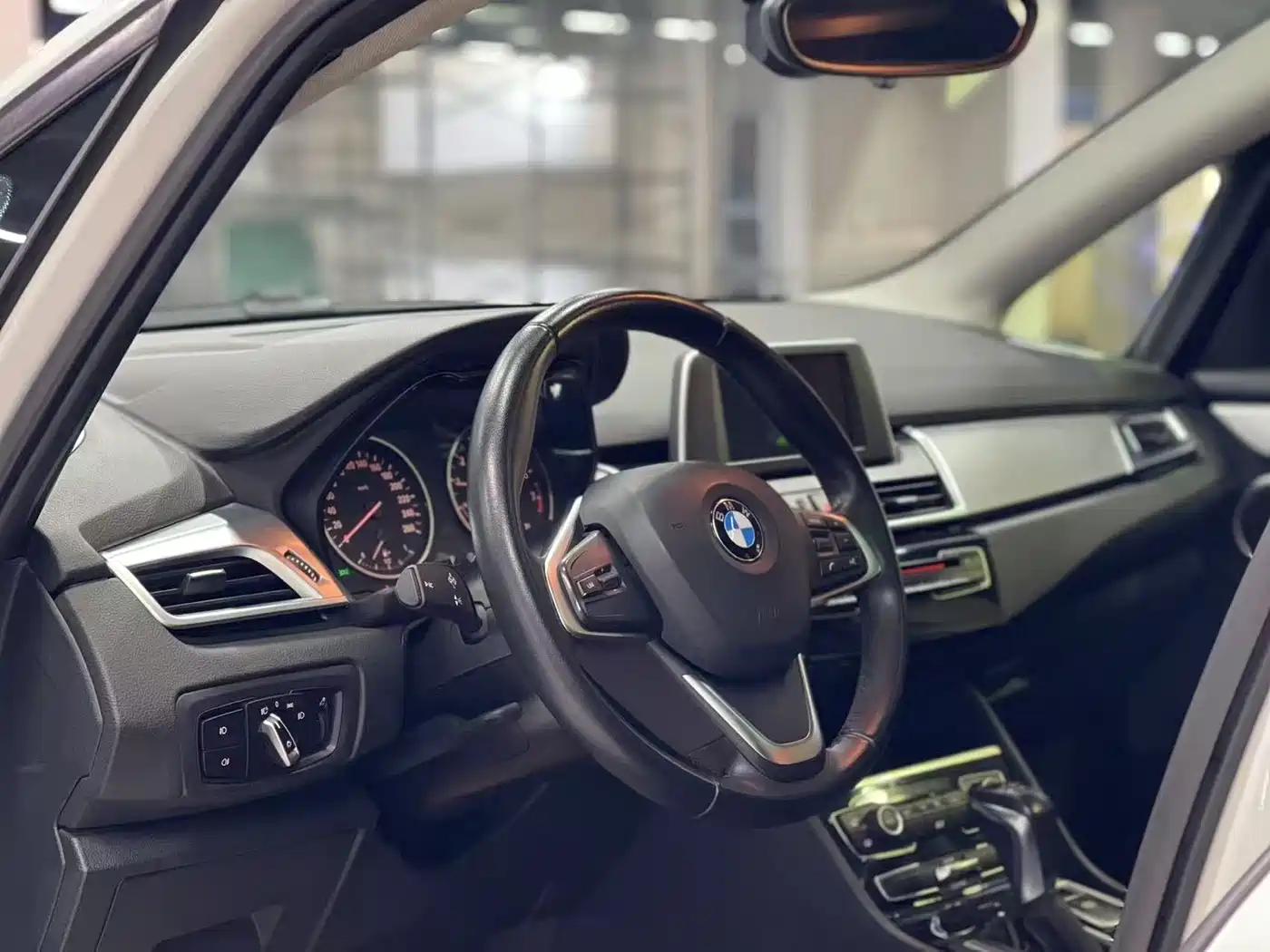 BMW 2 Series Touring 2018 218i Luxury Line фото 19