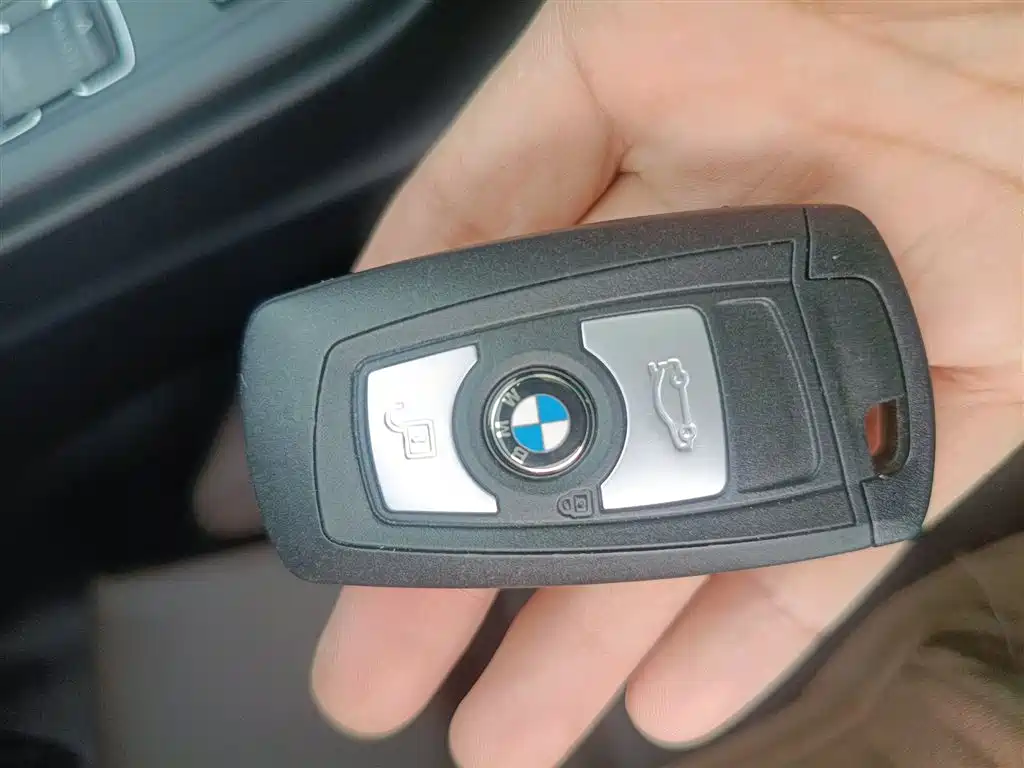 BMW 3 Series 2018 318Li фото 17
