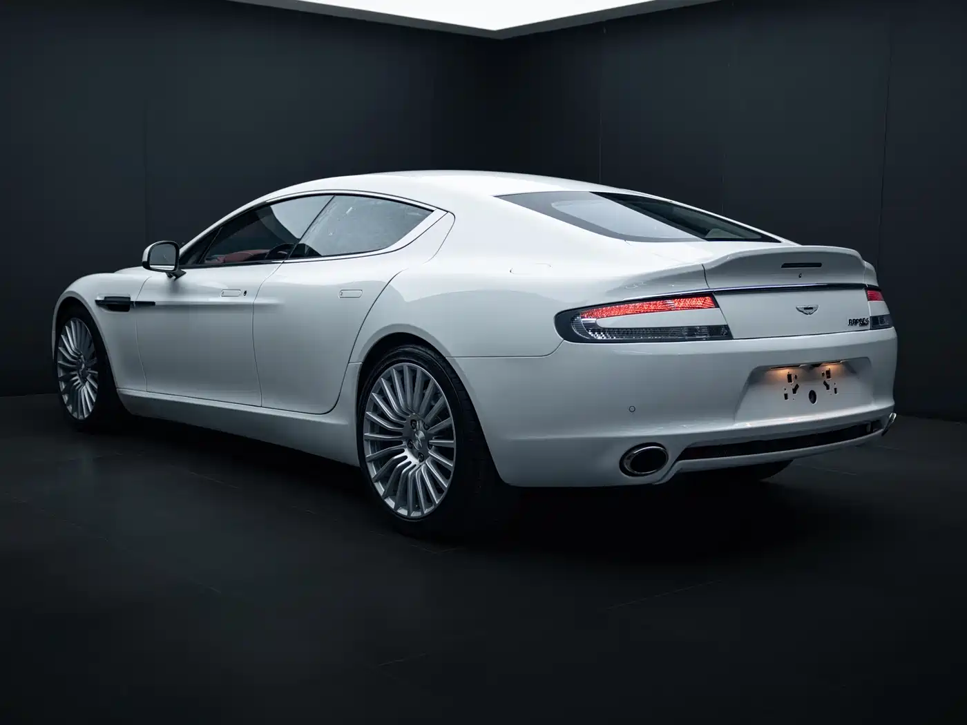 Фото 8 - Aston Martin Rapide