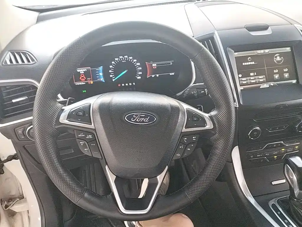 Photo 11 - Ford Edge