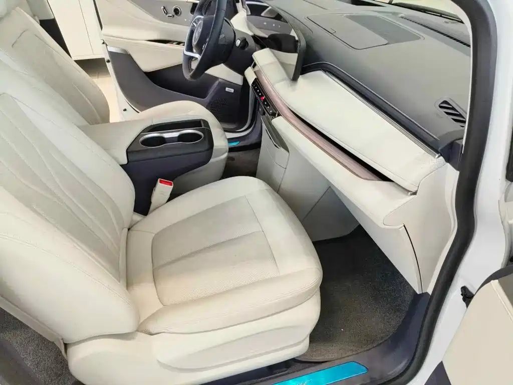 Фото 13 - Buick GL8