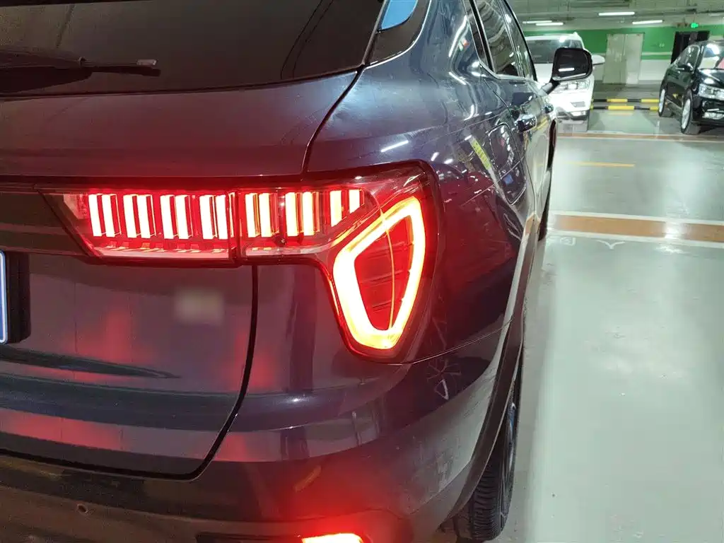 Lynk & Co 01 2017 2.0T 2WD Pro Shine Edition фото 24