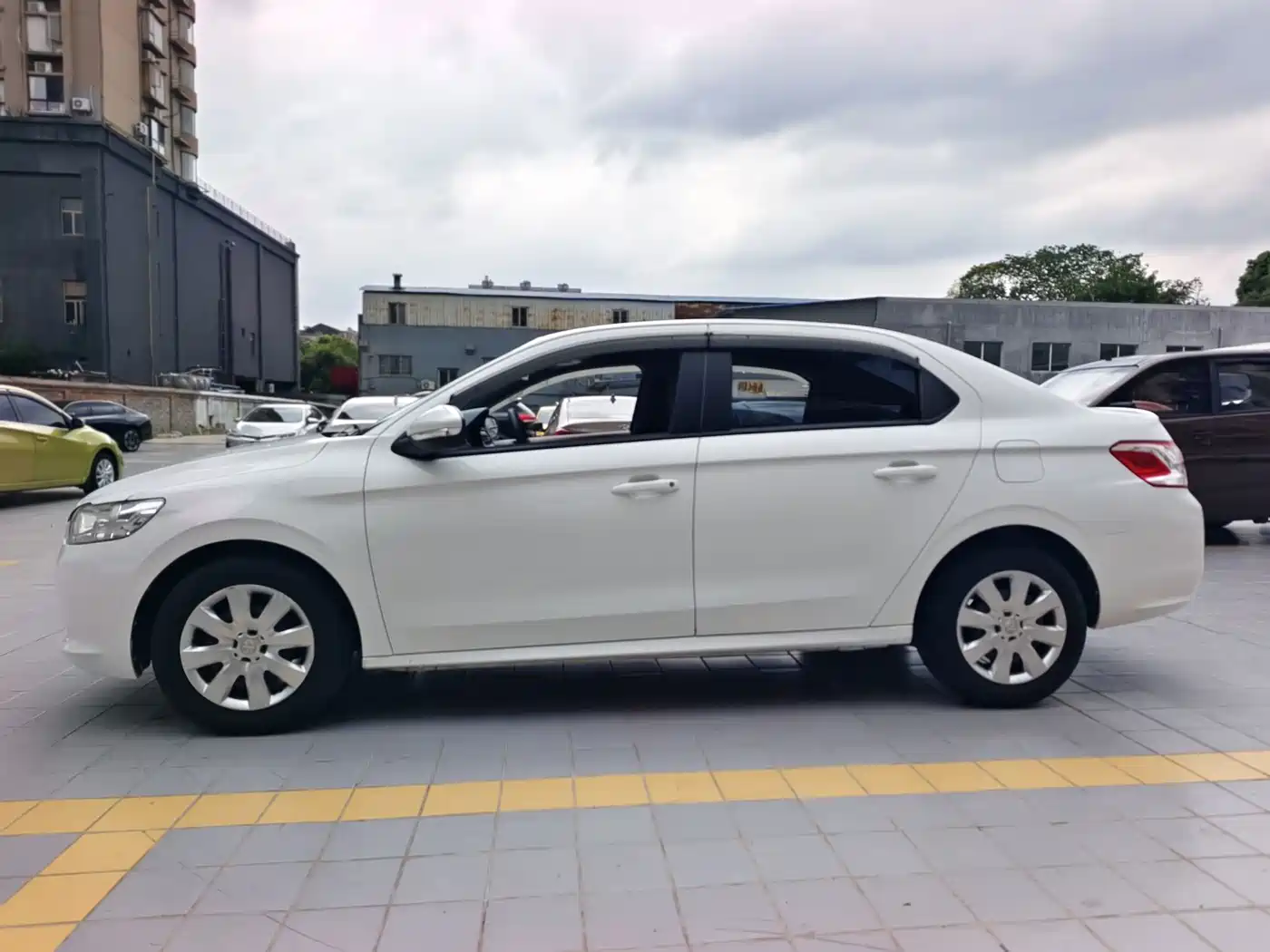Peugeot 301 2014 2014 1.6L Manual Comfort Edition