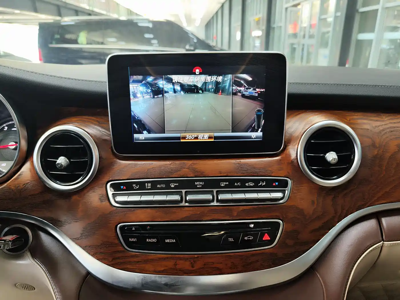Mercedes-Benz V-Class 2018 V 260 L Premium Long Wheelbase Edition China VI фото 15