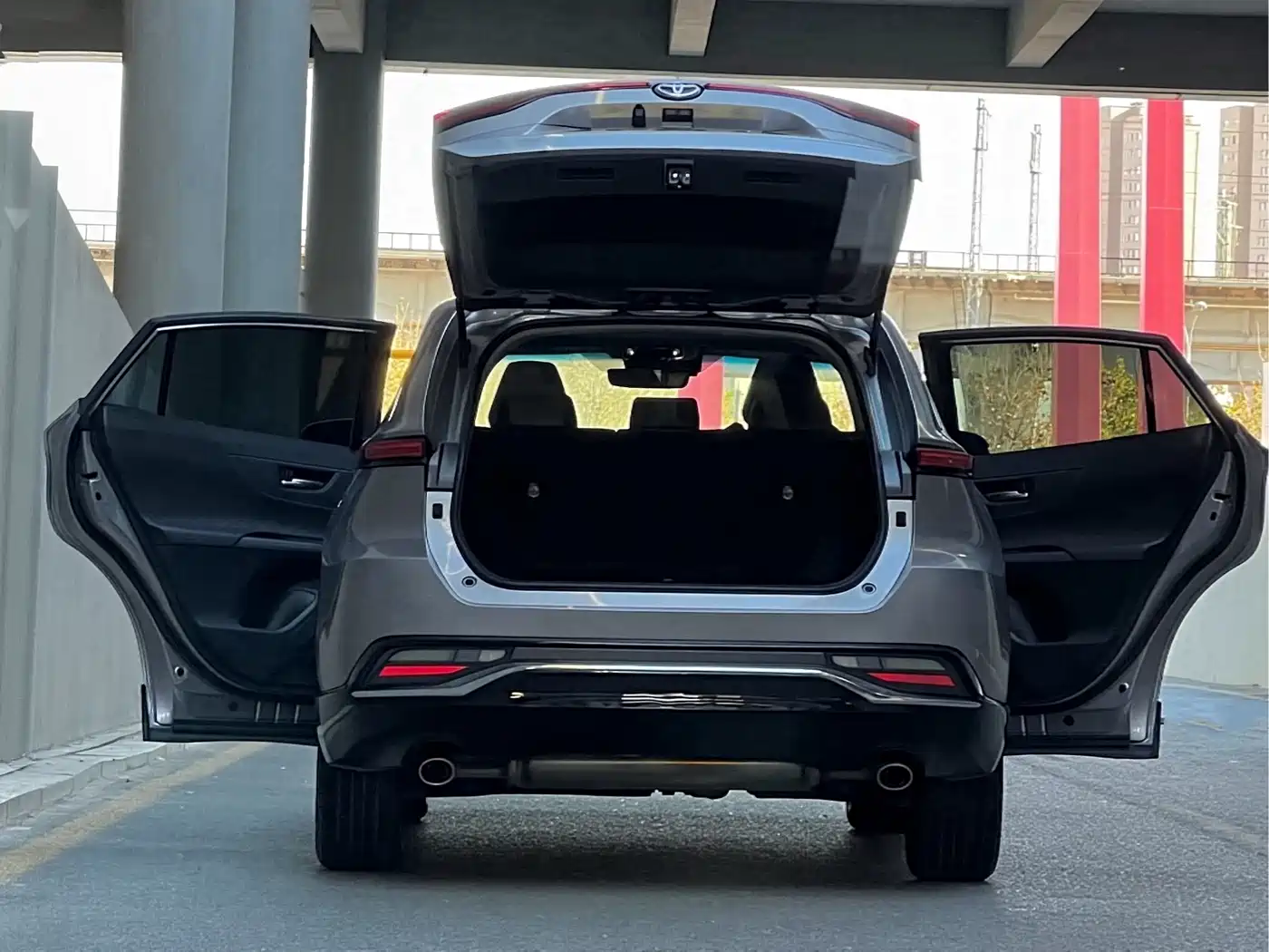 Toyota Venza 2022 2.0L CVT 2WD Luxury фото 14