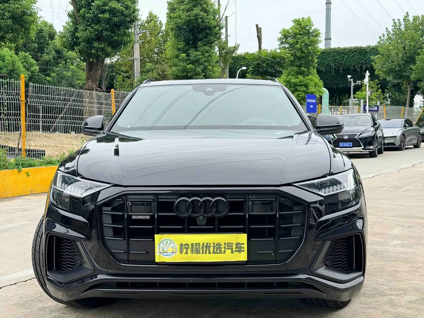 Photo 3 - Audi Q8