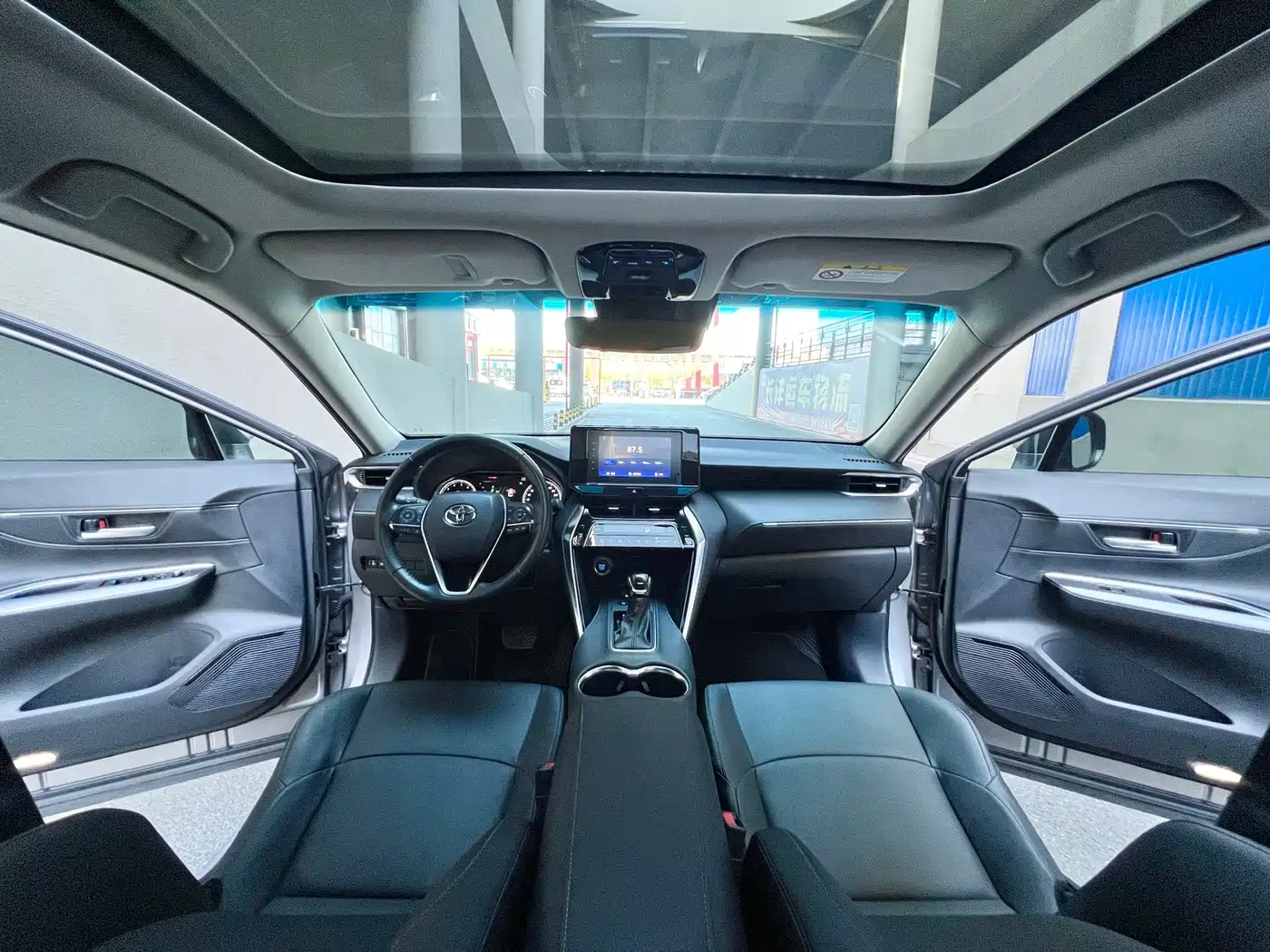 Toyota Venza 2022 2.0L CVT 2WD Luxury фото 11