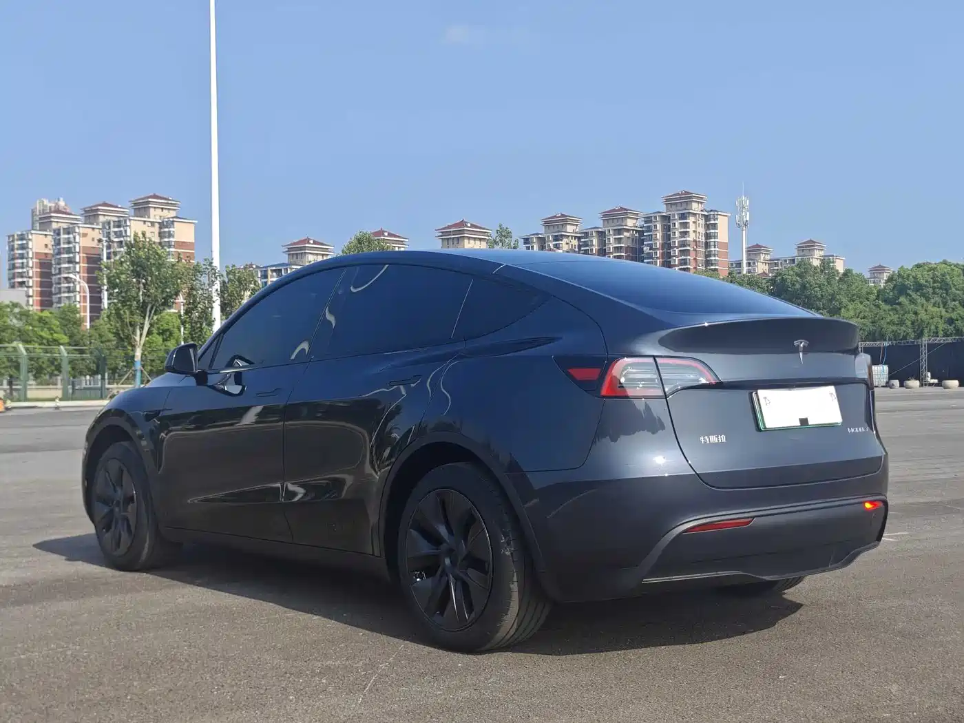 TESLA MODEL Y