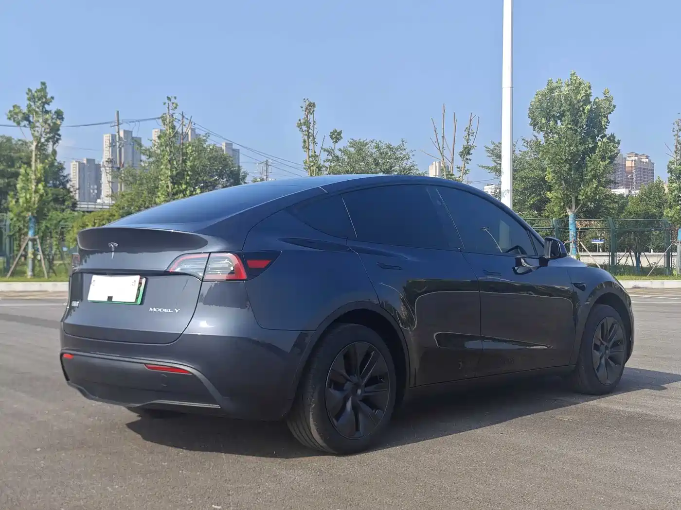 TESLA MODEL Y