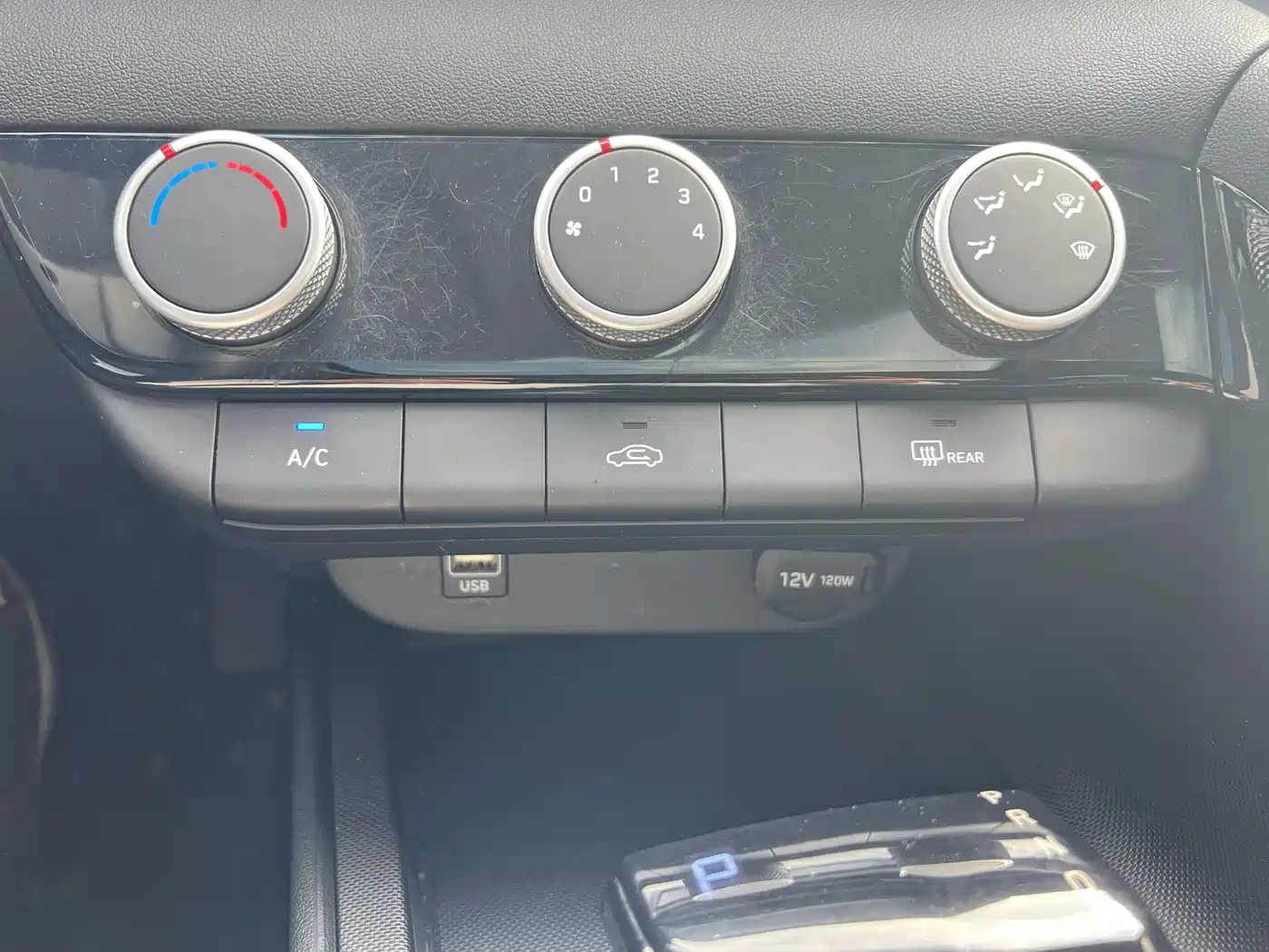 Hyundai Elantra 2023 1.5L CVT GLX Elite Edition фото 18