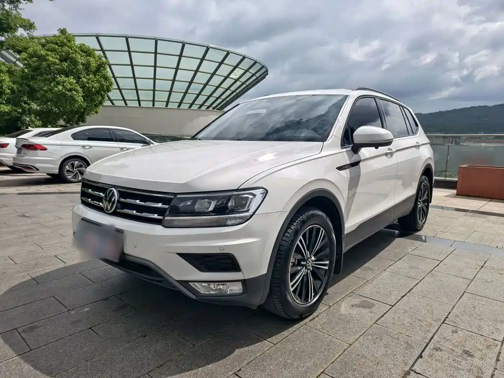 Фото 2 - Volkswagen Tiguan L