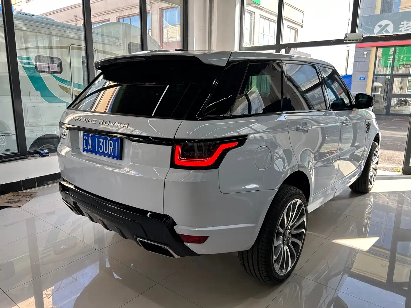 Land Rover Range Rover Sport 2014 5.0 SC V8 Dynamic Genesis Edition фото 5