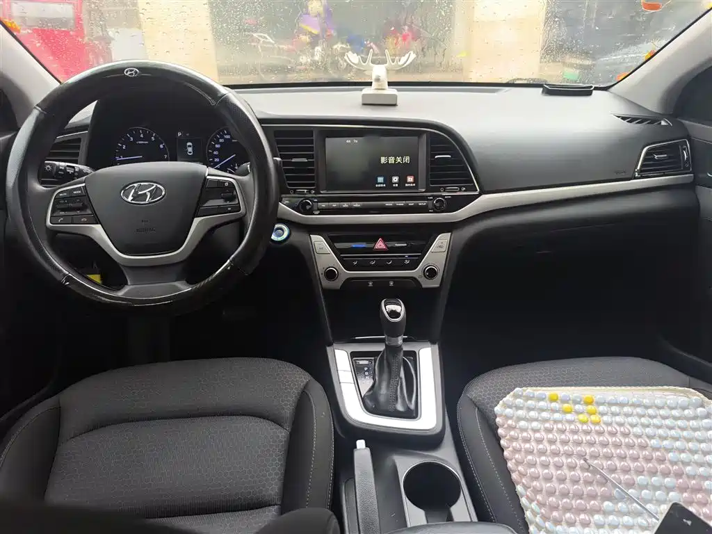 Hyundai Elantra 2018 1.6L Automatic 15th Anniversary Special Edition фото 6