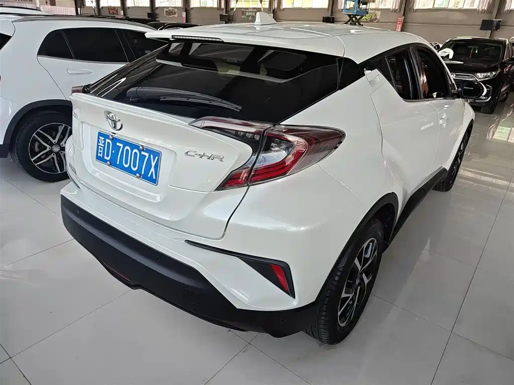 Toyota C-HR 2020 Model 2.0L Luxury фото 5