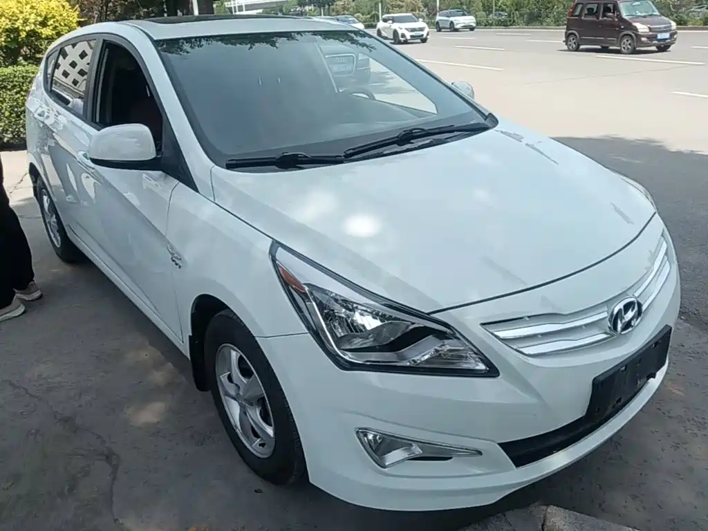 Hyundai Reina 2016 2016 1.4L Automatic GLX Leading