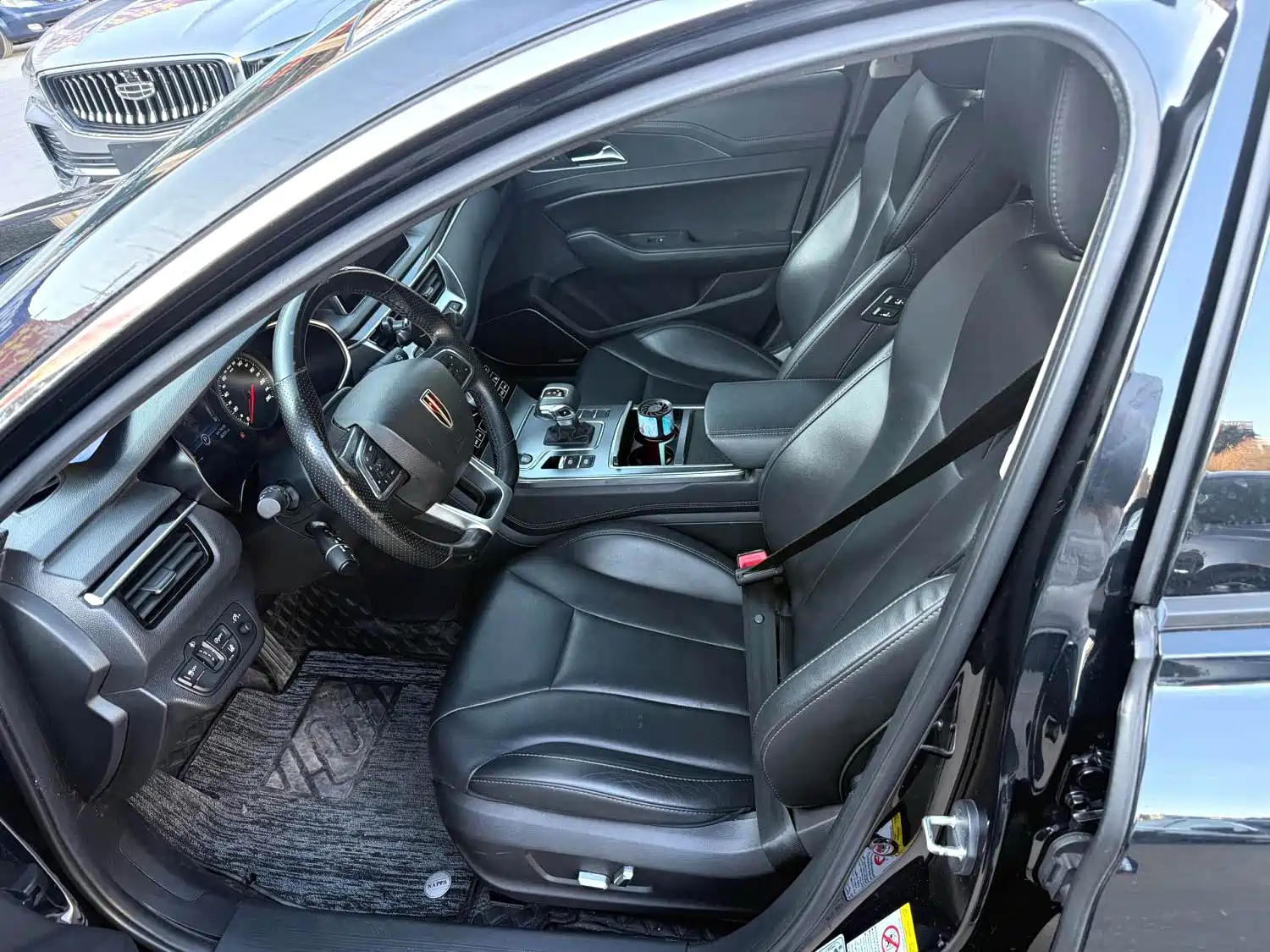 Фото 4 - Hongqi H5
