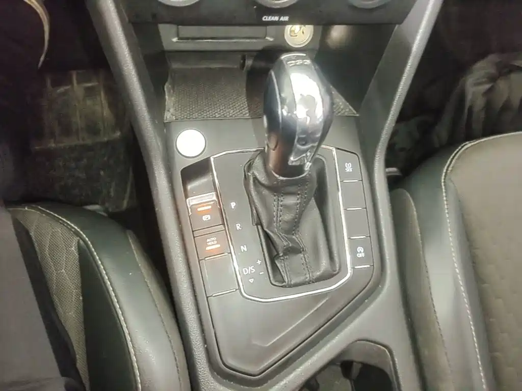 Photo 14 - Volkswagen Tiguan L