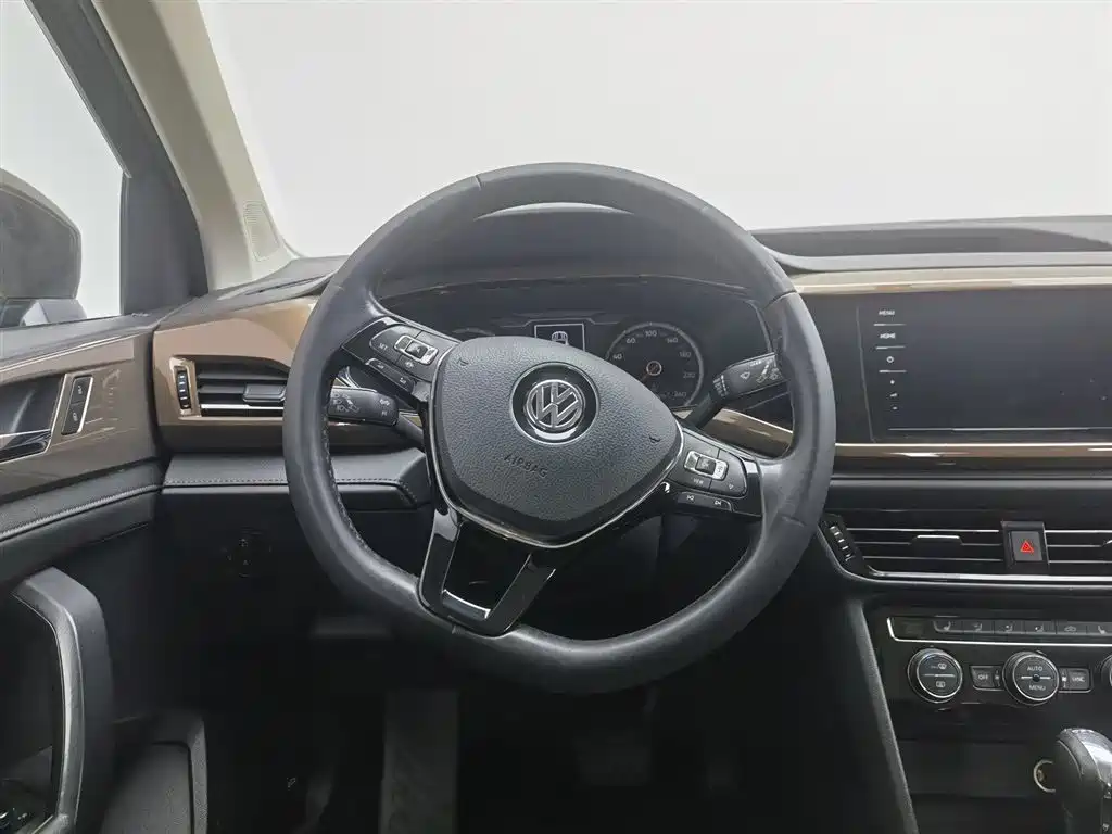 Volkswagen Tharu 2020 Facelift 330TSI 4WD Luxury PLUS Edition China VI фото 11