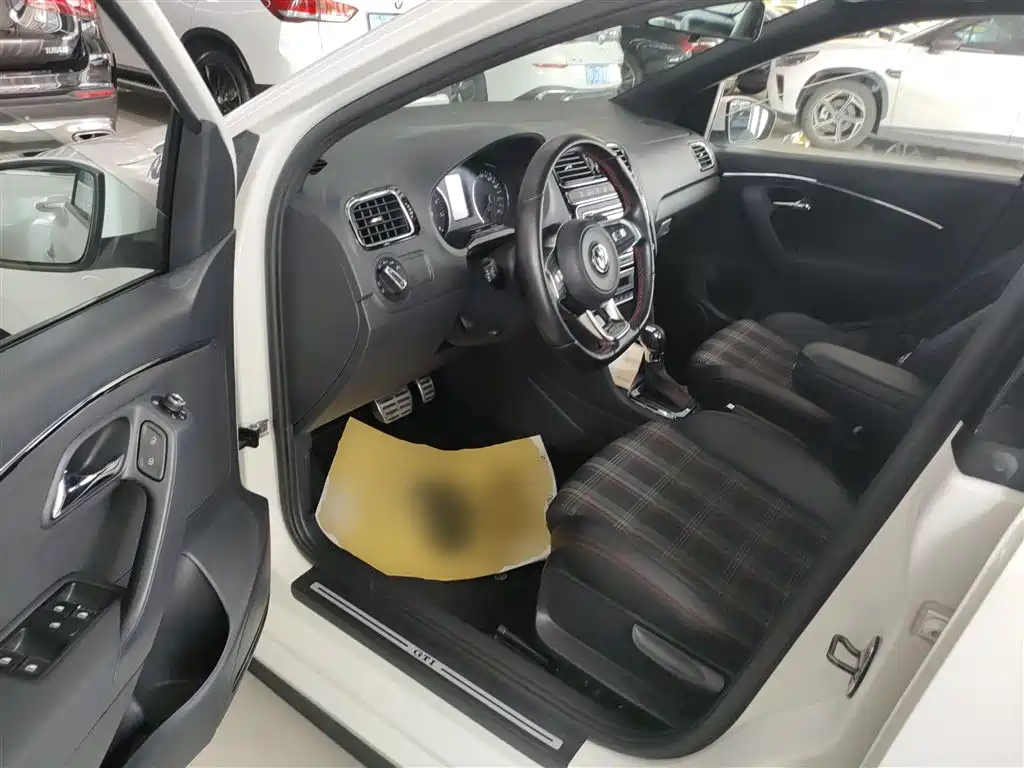 Volkswagen Polo 2015 Model 1.4TSI GTI фото 16