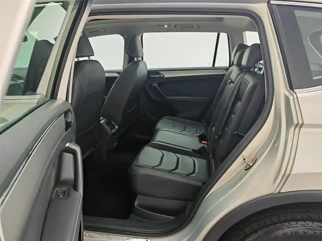 Volkswagen Tiguan L 2018 380TSI Automatic AWD Luxury Edition фото 15