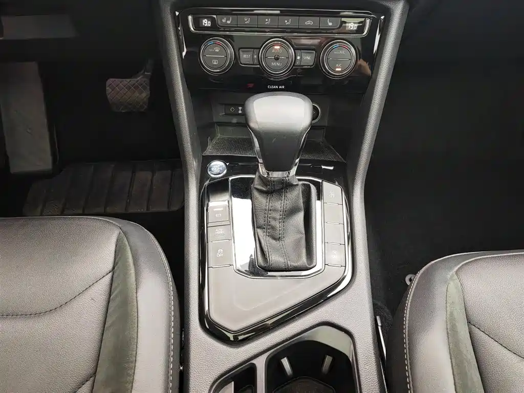 Volkswagen Tiguan L 2018 380TSI Automatic AWD Luxury Edition фото 13