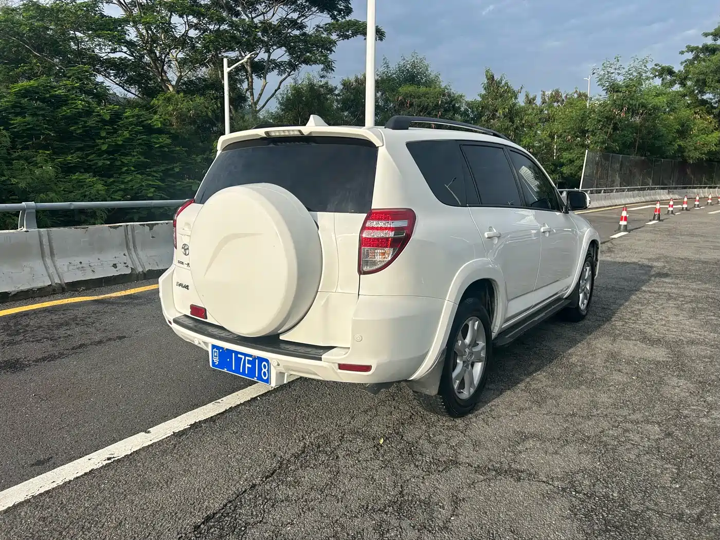 Photo 5 - Toyota RAV4 Rongfang