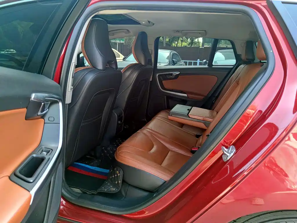 Фото 10 - Volvo V60