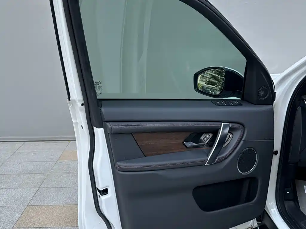 Photo 12 - Land Rover Discovery Sport PHEV