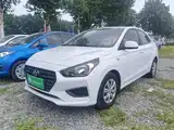 Photo 2 - Hyundai Verna