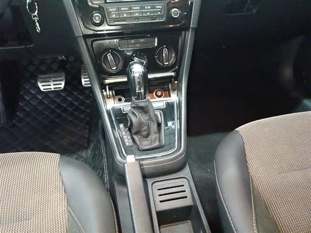 Volkswagen C-TREK 2017 230TSI DSG Comfort фото 14