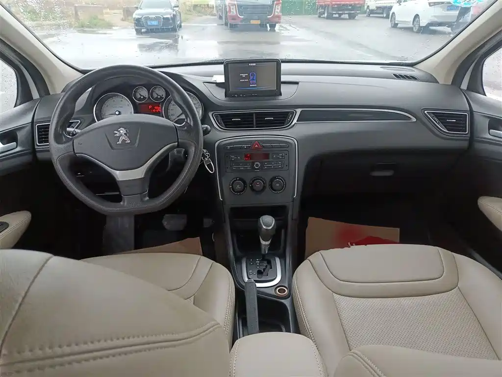 Peugeot 308 2014 Model Joy Edition Classic 1.6L Automatic Superior Style фото 10