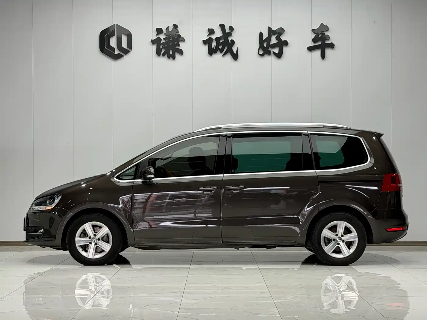 Volkswagen Sharan 2013 1.8TSI Comfort фото 11